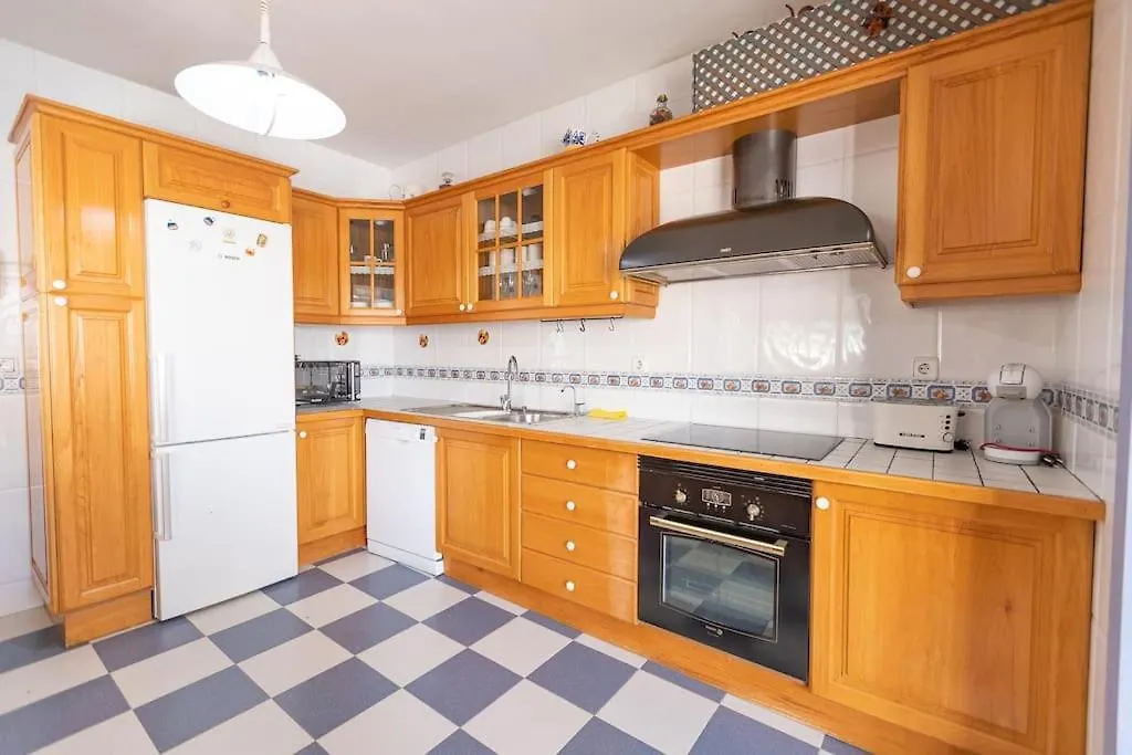 Nice 3 Bedroom Villa In El Duque アデヘ