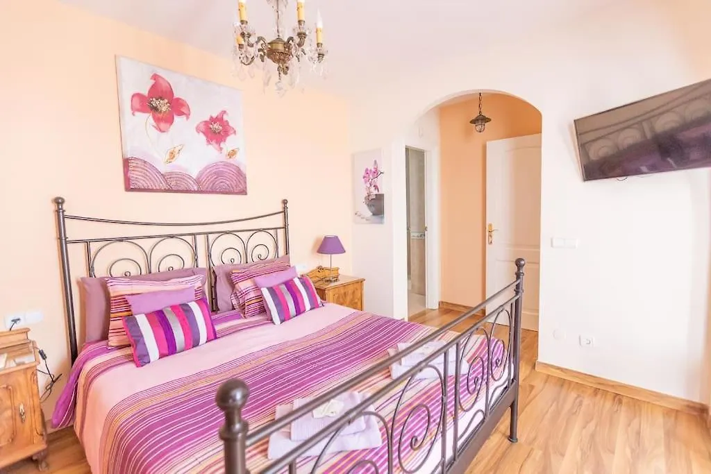 Nice 3 Bedroom Villa In El Duque 아데제 0*,